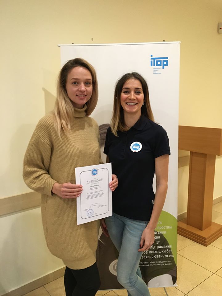 Сегодня, 27 ноября в АККО Интернешнл состоялся лекционный курс «iTOP — individually Trained Oral Prophylaxis (индивидуальное обучение гигиене полости рта)», предусматривающий Инновационный подход к чистке зубов, мотивацию и контроль личной гигиены ротовой полости.