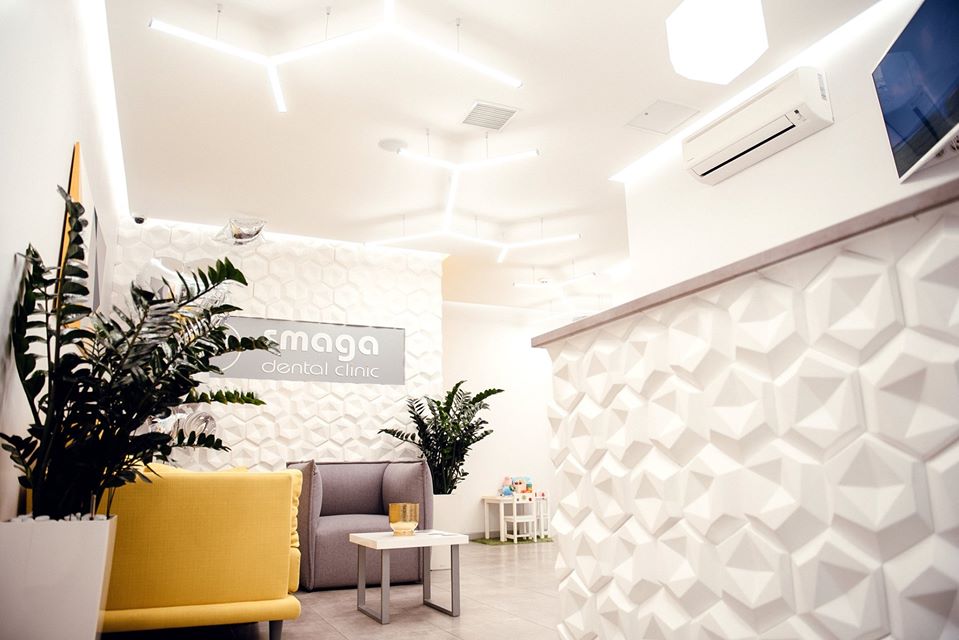 Клиника Smaga dental clinic предоставляет весь спектр стоматологических услуг, включая терапевтическую, хирургическую, ортопедическую, ортодонтическую и детскую стоматологию, а также эндодонтическую терапию с использованием лучшего современного микроскопа Carl Zeiss Opmi Pico.