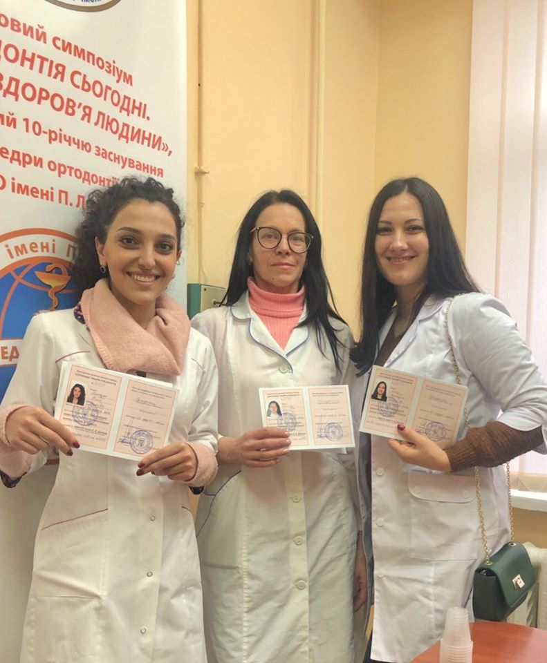 Лікарі SMAGA dental clinic Ekaterina Smaga, Татьяна Копейка (Tetiana Kopiika), Римма Ламазян успішно завершили річний курс спеціалізації з ортодонтії на базі Кафедра ортодонтії НМАПО імені П.Л. Шупика.